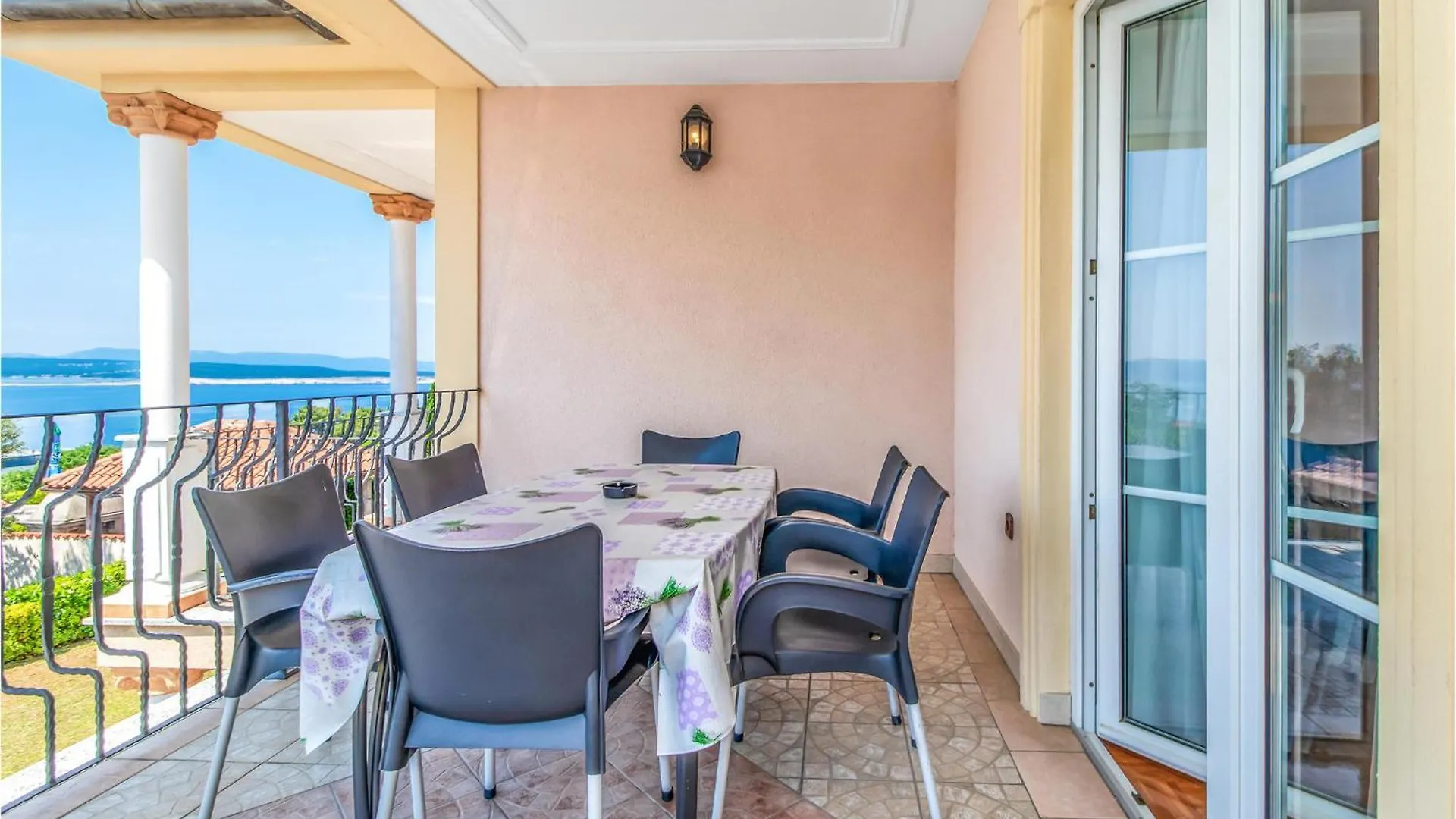 Cozy Home In Dramalj With Wifi Holiday home